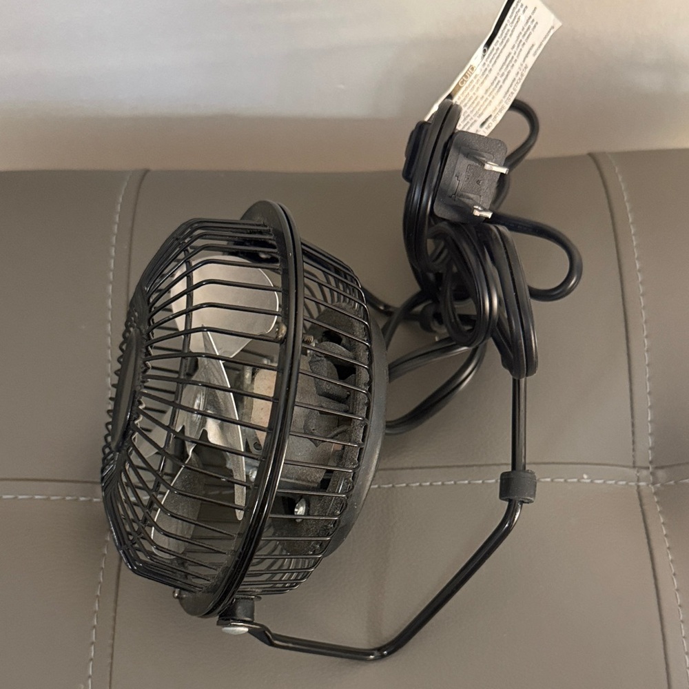 Personal 4 inch metal black electric fan. Portable adjustable tilt - Picture 2 of 3